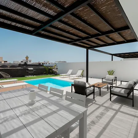 Alpesi faház Casa Geca. Ideal With Pool And Ocean Views
